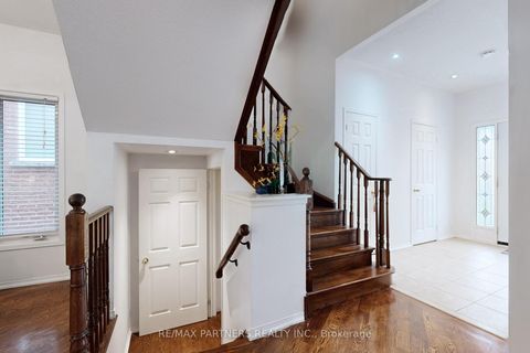 Photo 16 at 79 Carnoustie Crescent, Jefferson, Richmond Hill