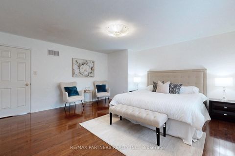 Photo 20 at 79 Carnoustie Crescent, Jefferson, Richmond Hill