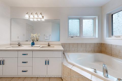 Photo 24 at 79 Carnoustie Crescent, Jefferson, Richmond Hill