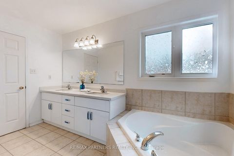 Photo 25 at 79 Carnoustie Crescent, Jefferson, Richmond Hill