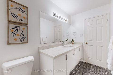 Photo 32 at 79 Carnoustie Crescent, Jefferson, Richmond Hill