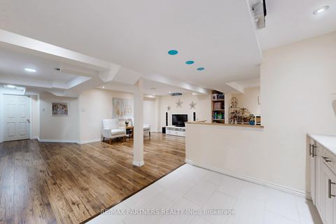 Photo 40 at 79 Carnoustie Crescent, Jefferson, Richmond Hill