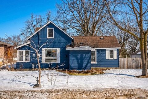 Photo 1 at 39 Grove Street W, City Centre, Barrie