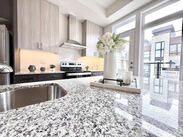 Photo 1 at 39 Credit Lane, Jefferson, Richmond Hill