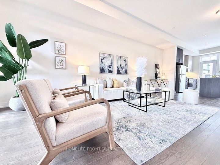 Photo 2 at 39 Credit Lane, Jefferson, Richmond Hill