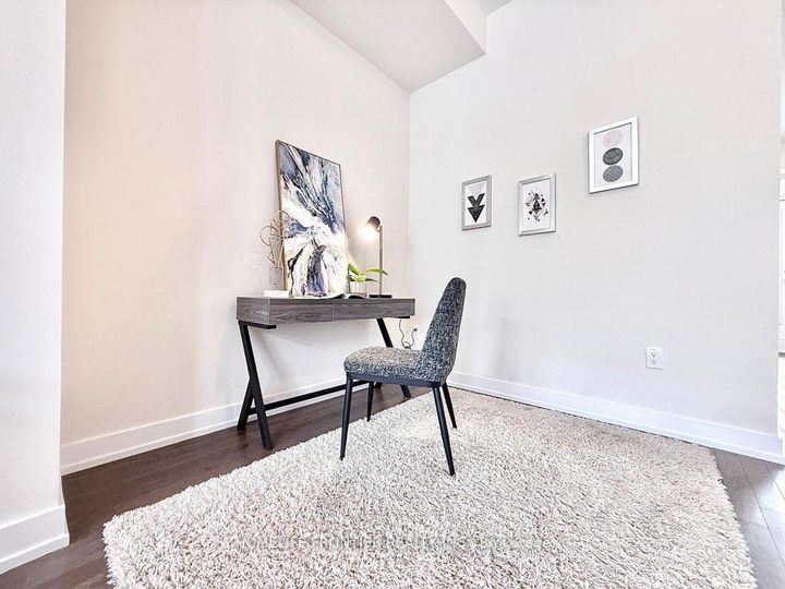 Photo 3 at 39 Credit Lane, Jefferson, Richmond Hill