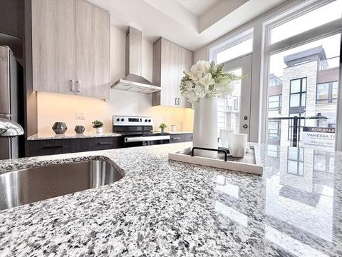 Photo 1 at 39 Credit Lane, Jefferson, Richmond Hill