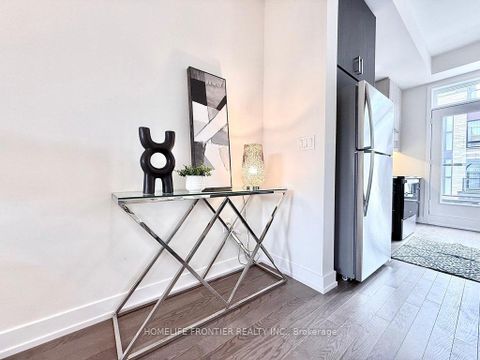 Photo 4 at 39 Credit Lane, Jefferson, Richmond Hill