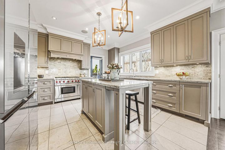 Photo 9 at 476 Patricia Drive, Bayview, Burlington