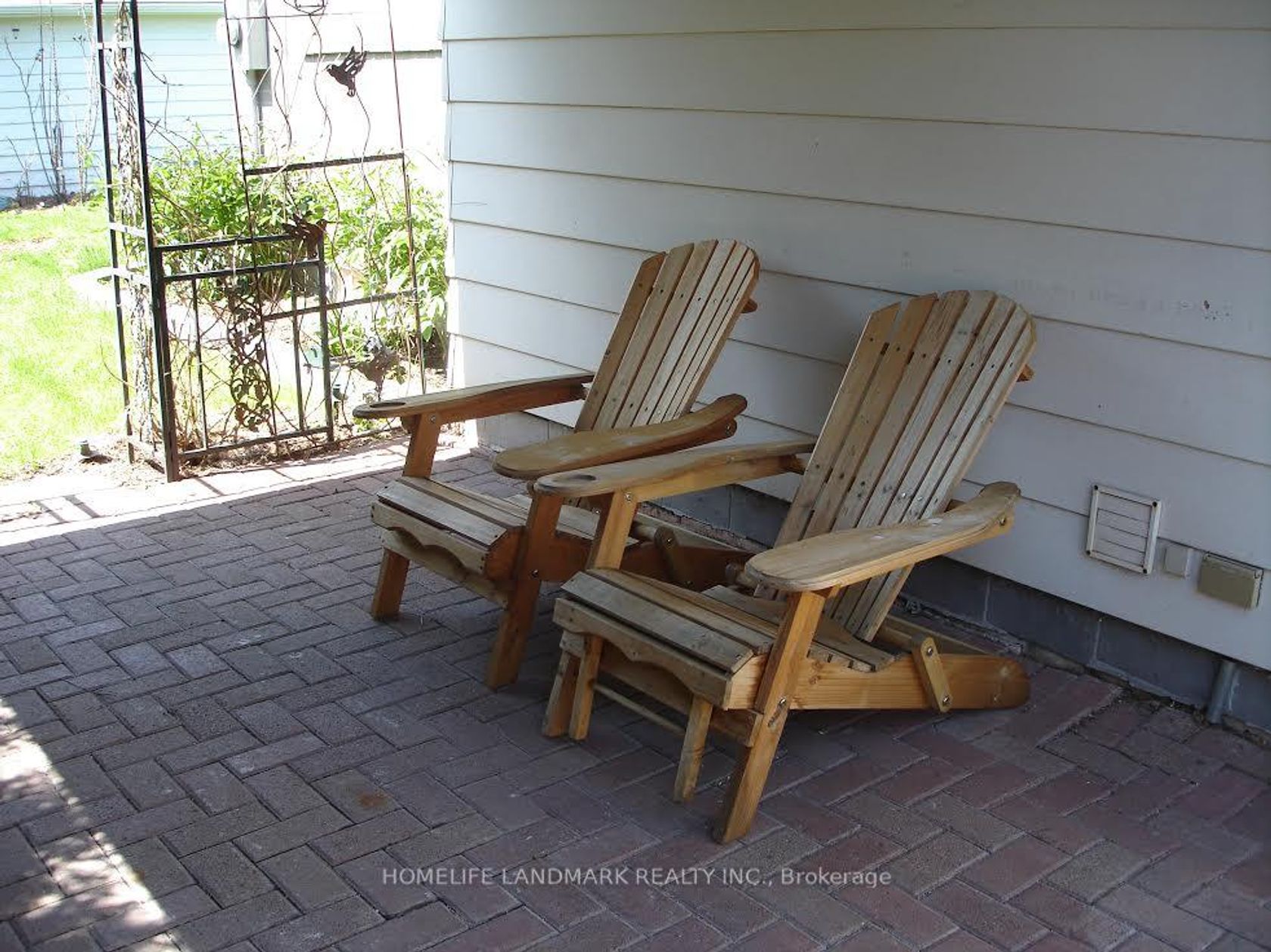 135 Ringwood Road, CP College Park, Oakville by Loree Meneguzzi Real Estate 135 Ringwood Road, CP College Park, Oakville