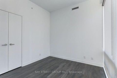 Photo 8 at 410 - 15 Grenville Street, Bay Street Corridor, Toronto