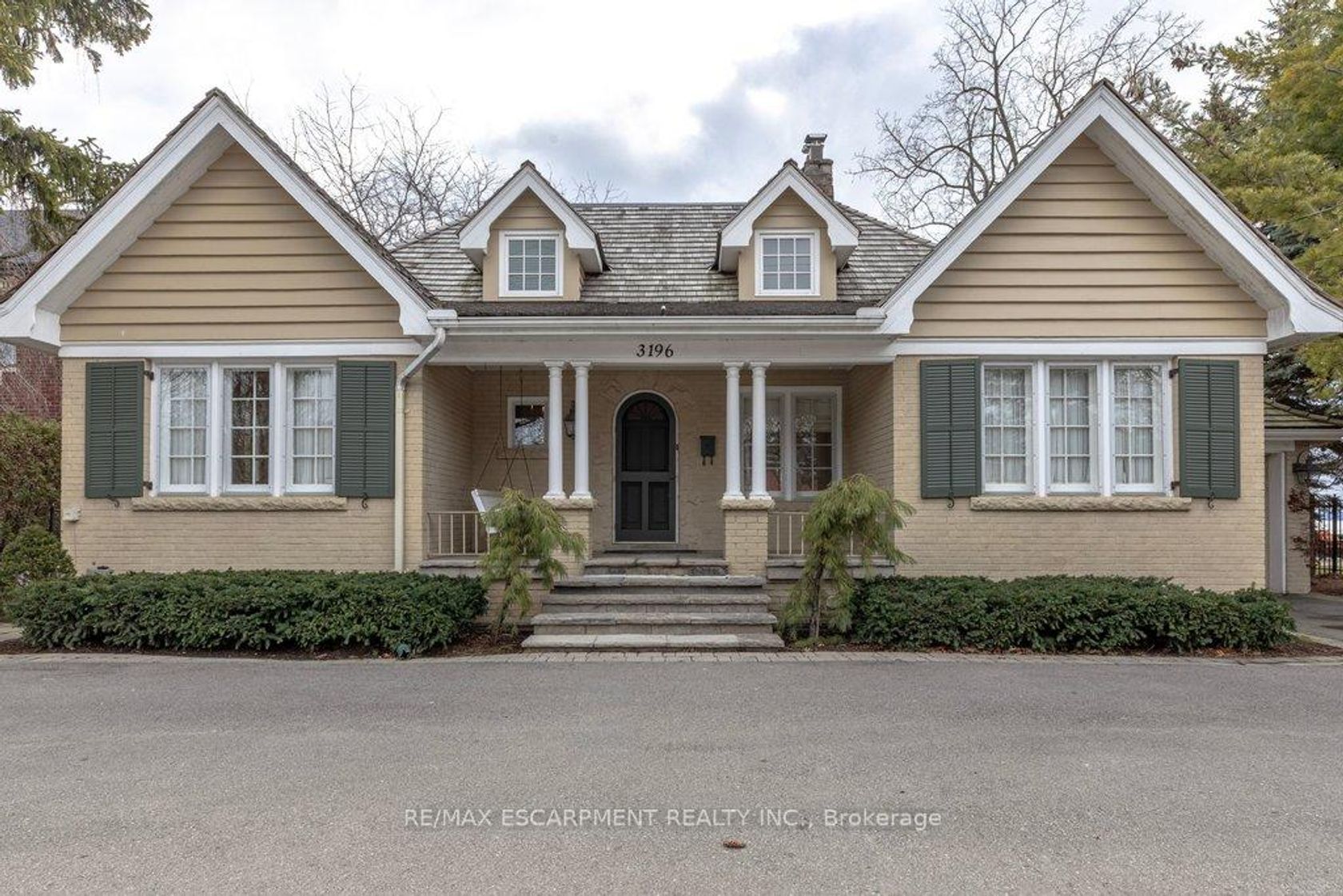 3196 Lakeshore Road, Roseland, Burlington 