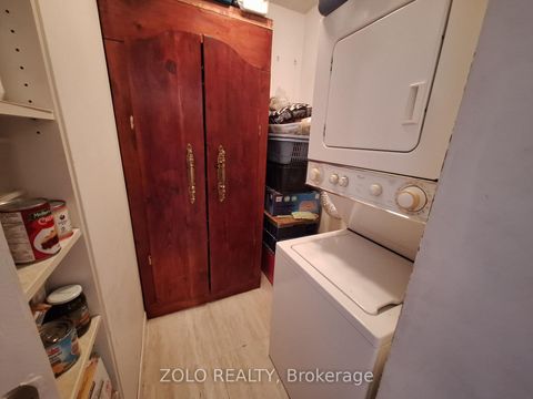 Photo 11 at 1001 - 300 Webb Drive, City Centre, Mississauga