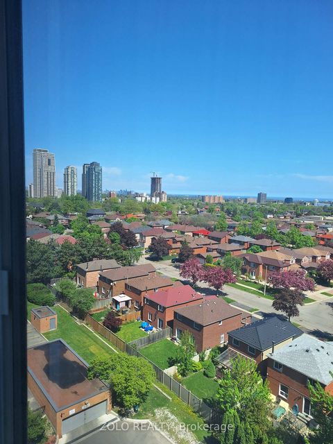 Photo 13 at 1001 - 300 Webb Drive, City Centre, Mississauga