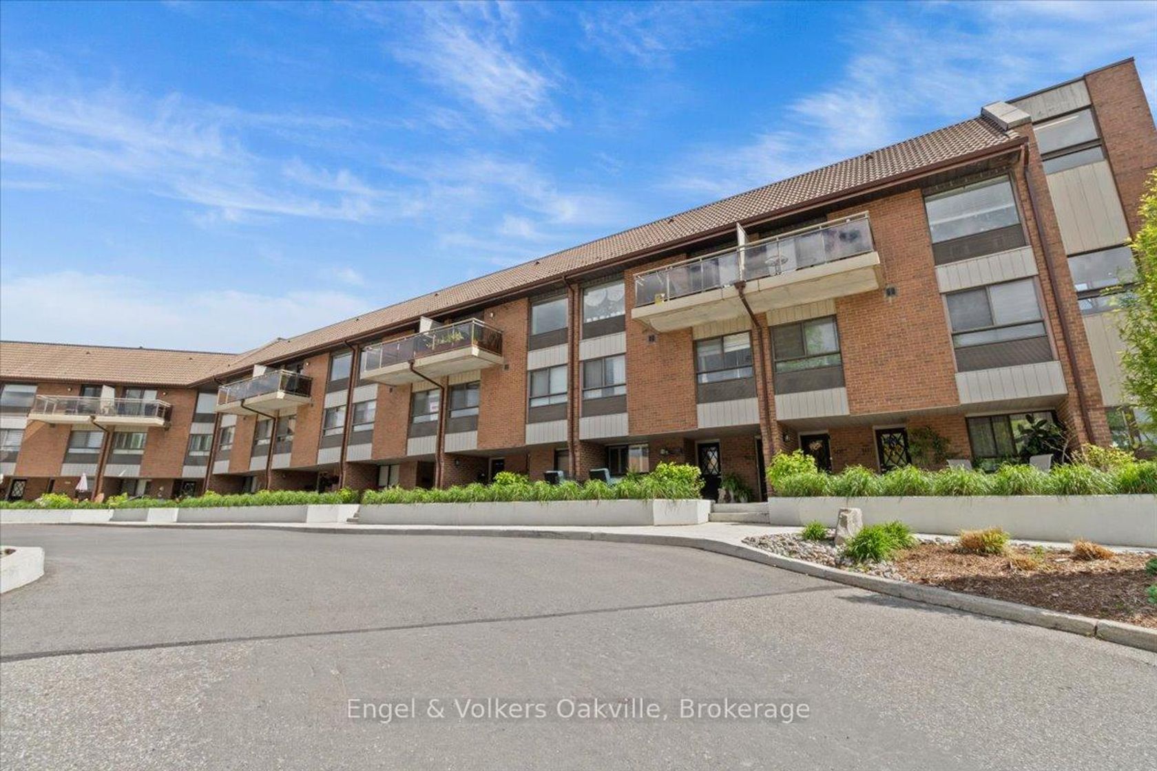 625 - 1000 Cedarglen Gate, Erindale, Mississauga 