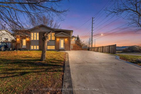 Photo 3 at 1 LOCKHART Gate, Bowmanville, Clarington