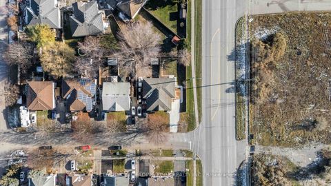 Photo 4 at 1 LOCKHART Gate, Bowmanville, Clarington