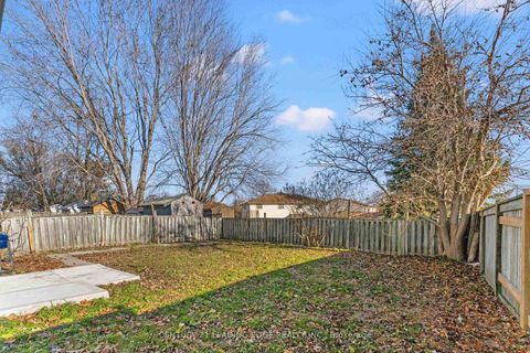 Photo 41 at 1 LOCKHART Gate, Bowmanville, Clarington