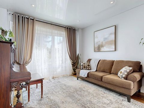 Photo 4 at 963 Northern Prospect Crescent, Wyndham, Newmarket