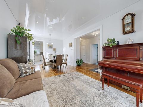 Photo 5 at 963 Northern Prospect Crescent, Wyndham, Newmarket