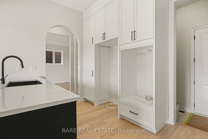 Photo 13 at 1236 QUEENS PLATE Road W, GA Glen Abbey, Oakville