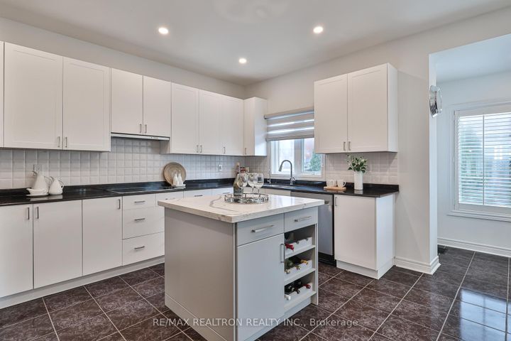 Photo 6 at 33 Ravel Drive, Patterson, Vaughan