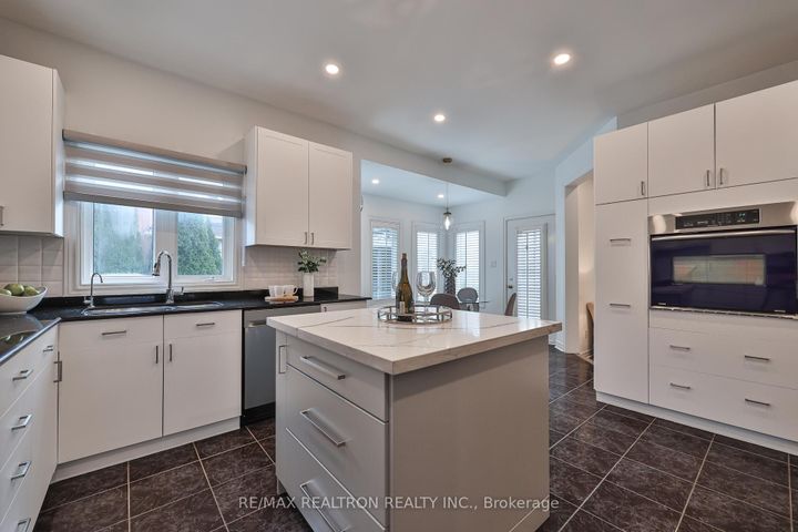 Photo 7 at 33 Ravel Drive, Patterson, Vaughan