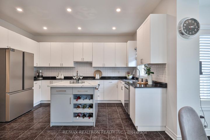 Photo 8 at 33 Ravel Drive, Patterson, Vaughan