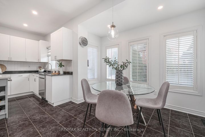 Photo 9 at 33 Ravel Drive, Patterson, Vaughan