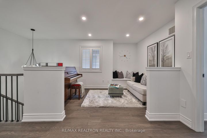 Photo 11 at 33 Ravel Drive, Patterson, Vaughan