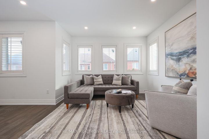 Photo 14 at 33 Ravel Drive, Patterson, Vaughan