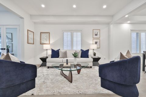 Photo 4 at 33 Ravel Drive, Patterson, Vaughan