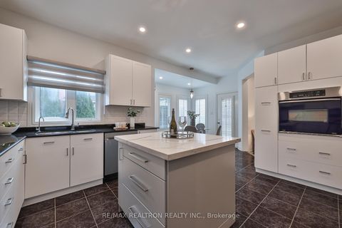 Photo 7 at 33 Ravel Drive, Patterson, Vaughan