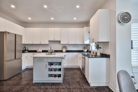 Photo 8 at 33 Ravel Drive, Patterson, Vaughan