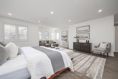 Photo 13 at 33 Ravel Drive, Patterson, Vaughan