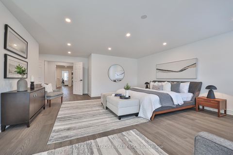 Photo 15 at 33 Ravel Drive, Patterson, Vaughan