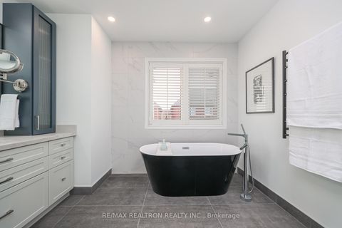 Photo 17 at 33 Ravel Drive, Patterson, Vaughan