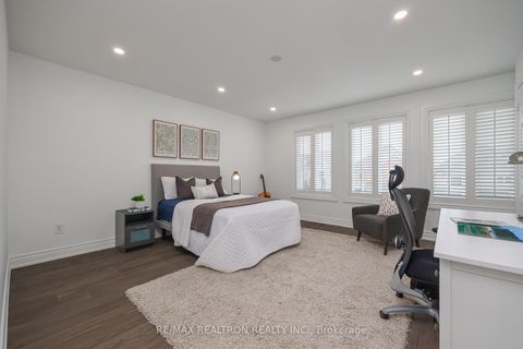 Photo 18 at 33 Ravel Drive, Patterson, Vaughan