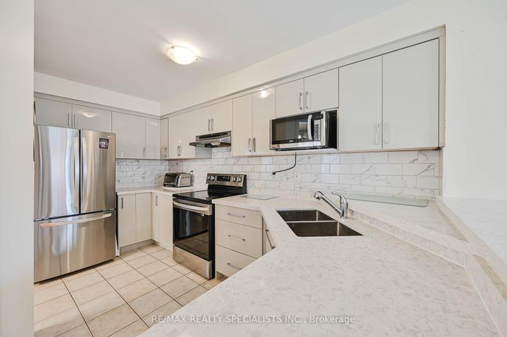 Photo 12 at 15 Eastway Street, Gore Industrial North, Brampton