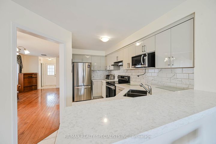 Photo 16 at 15 Eastway Street, Gore Industrial North, Brampton