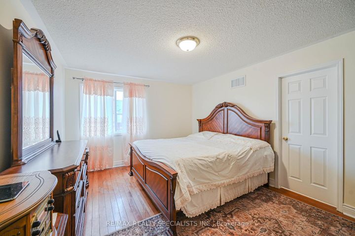 Photo 30 at 15 Eastway Street, Gore Industrial North, Brampton