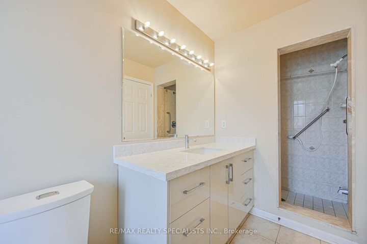 Photo 34 at 15 Eastway Street, Gore Industrial North, Brampton