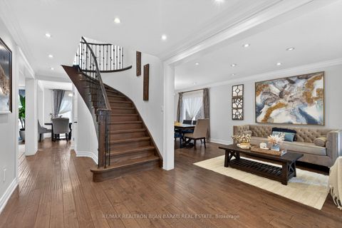 Photo 4 at 92 Weldrick Road E, Harding, Richmond Hill