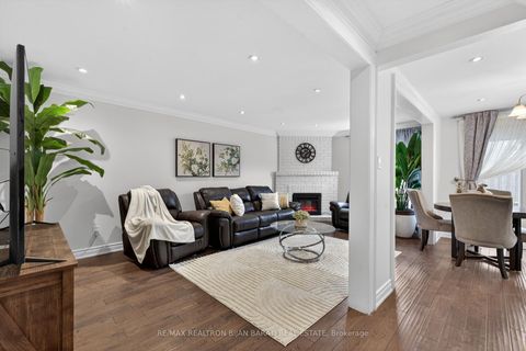 Photo 7 at 92 Weldrick Road E, Harding, Richmond Hill