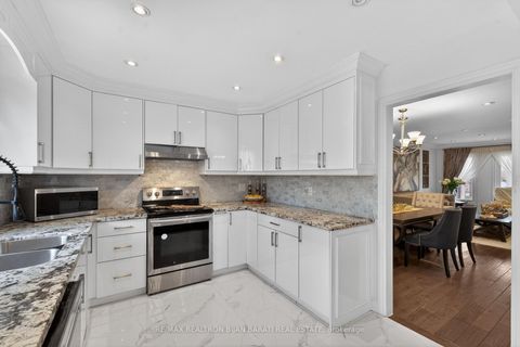 Photo 22 at 92 Weldrick Road E, Harding, Richmond Hill