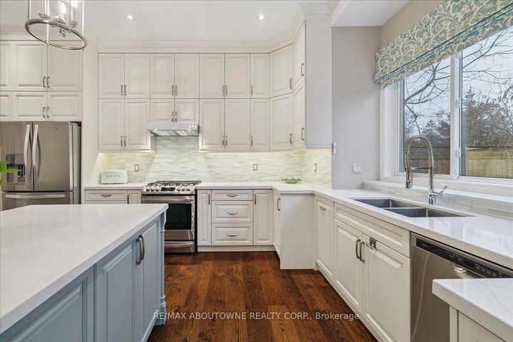 Photo 10 at 1379 Rebecca Street, WO West, Oakville