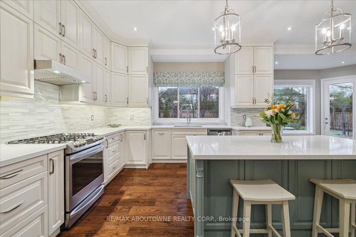 Photo 11 at 1379 Rebecca Street, WO West, Oakville