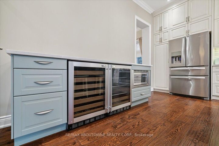 Photo 13 at 1379 Rebecca Street, WO West, Oakville