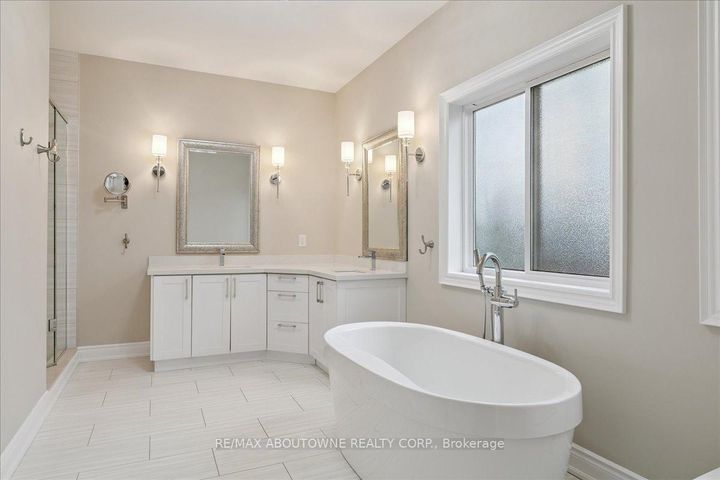 Photo 24 at 1379 Rebecca Street, WO West, Oakville