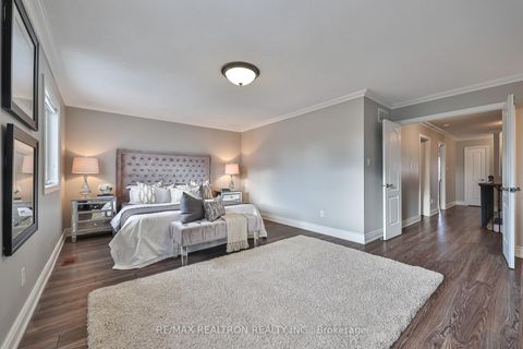Photo 11 at 14 Daphnia Drive, Patterson, Vaughan
